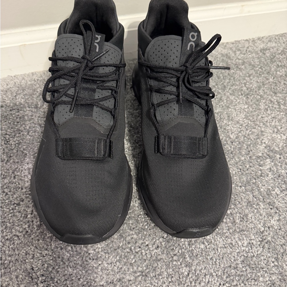 Mens cloudnova size 10.5